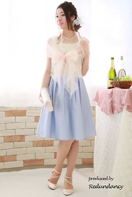 ベージュ×ブルーの切替パニエ入りドレス