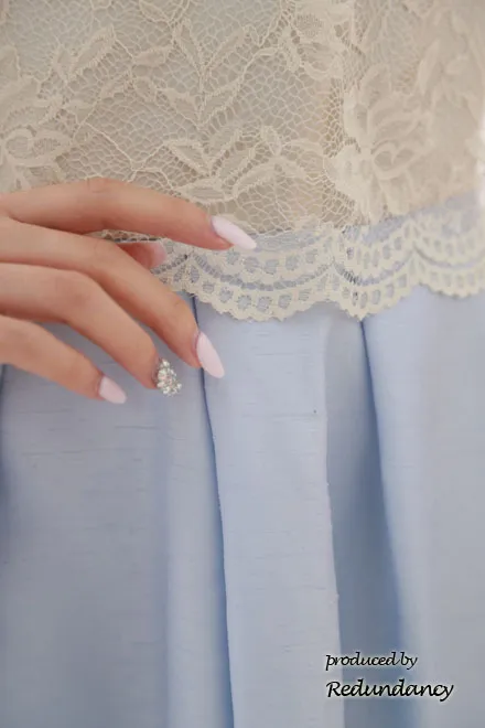 ベージュ×ブルーの切替パニエ入りドレス