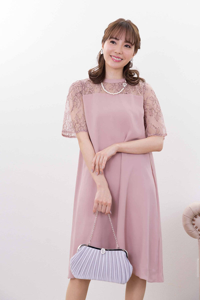ピンクのレース切替テントラインドレス