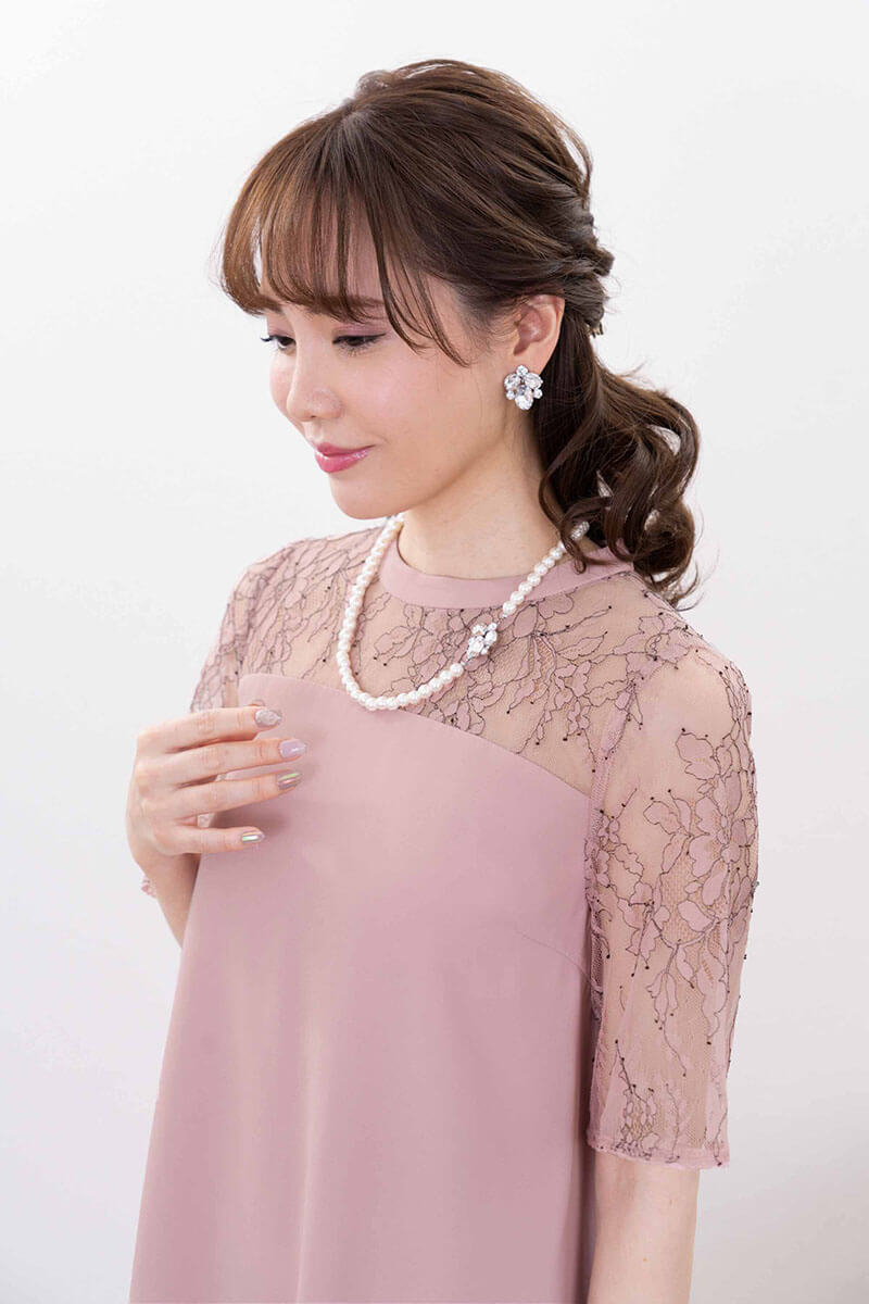 ピンクのレース切替テントラインドレス