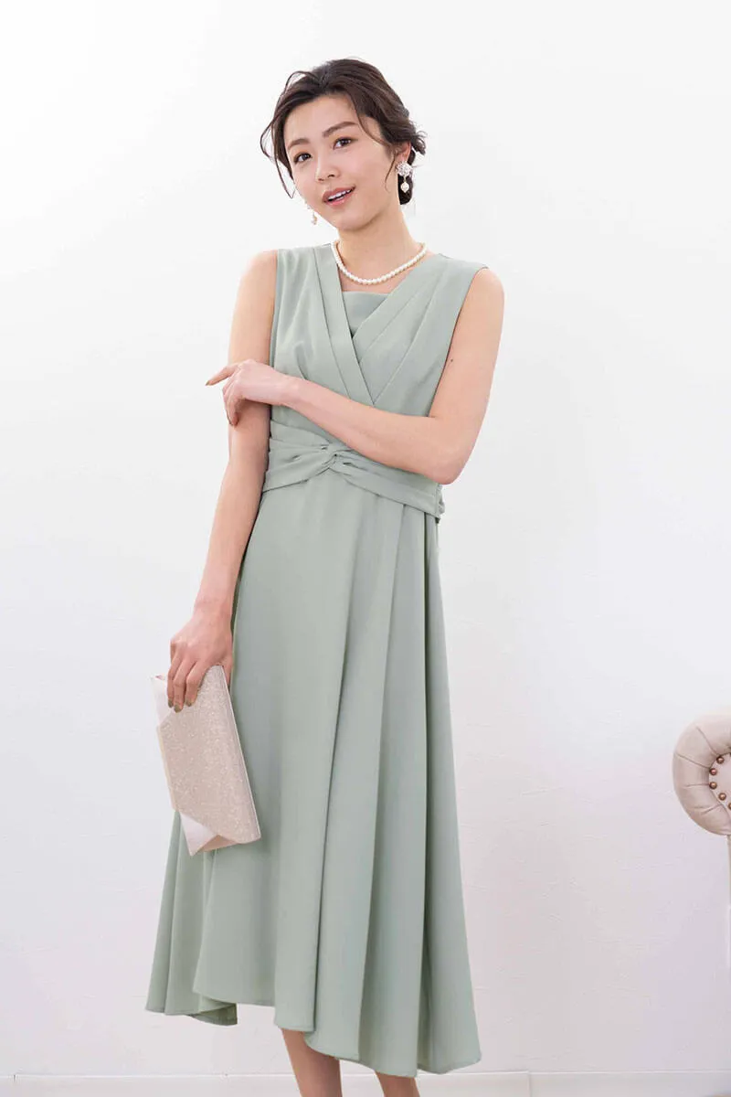 ライトグリーンのウエストモチーフカシュクールドレス
