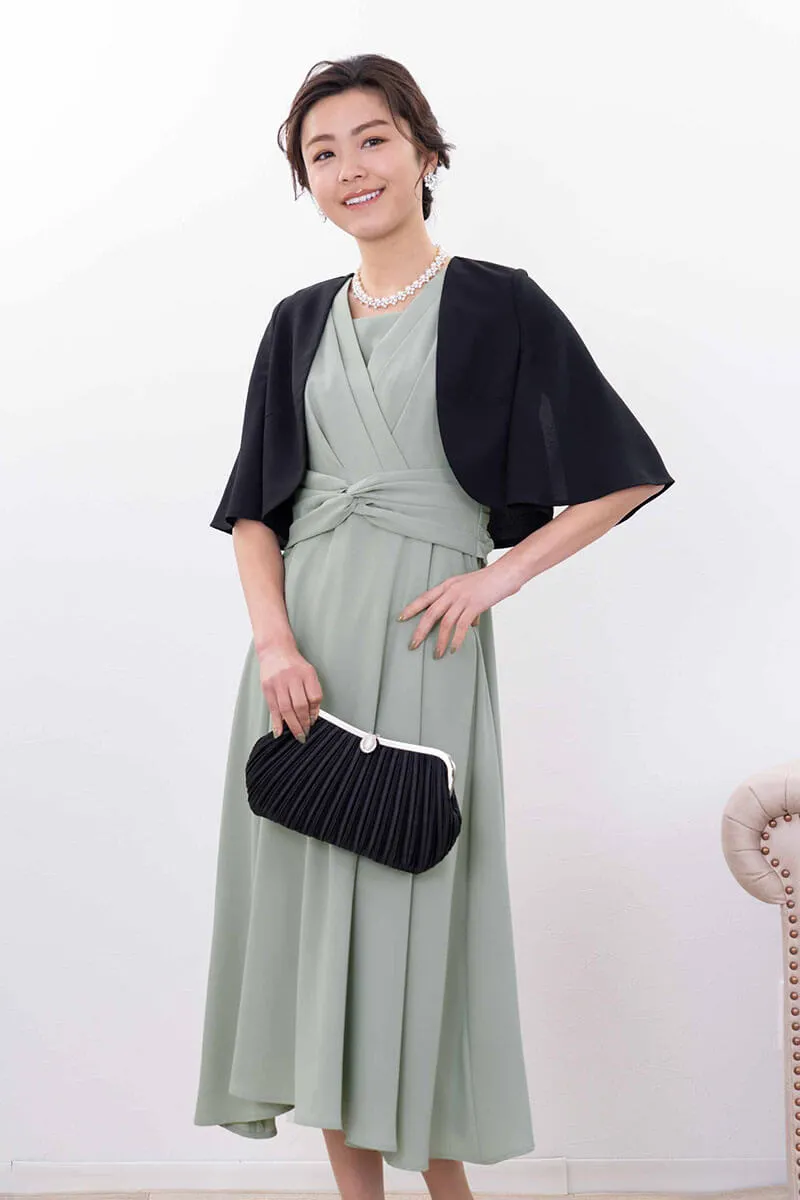 ライトグリーンのウエストモチーフカシュクールドレス