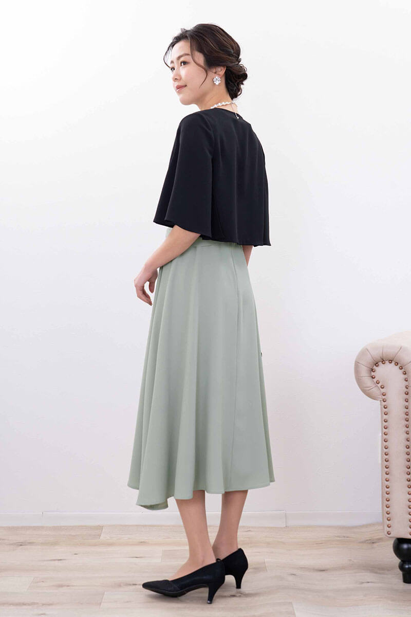 ライトグリーンのウエストモチーフカシュクールドレス