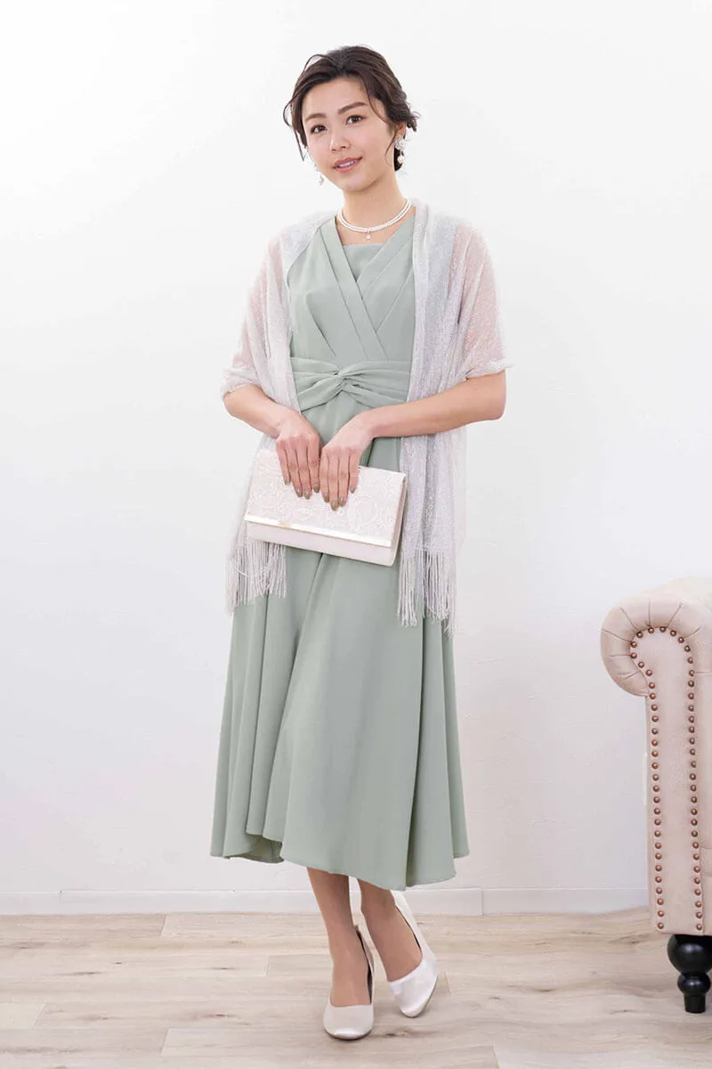 ライトグリーンのウエストモチーフカシュクールドレス
