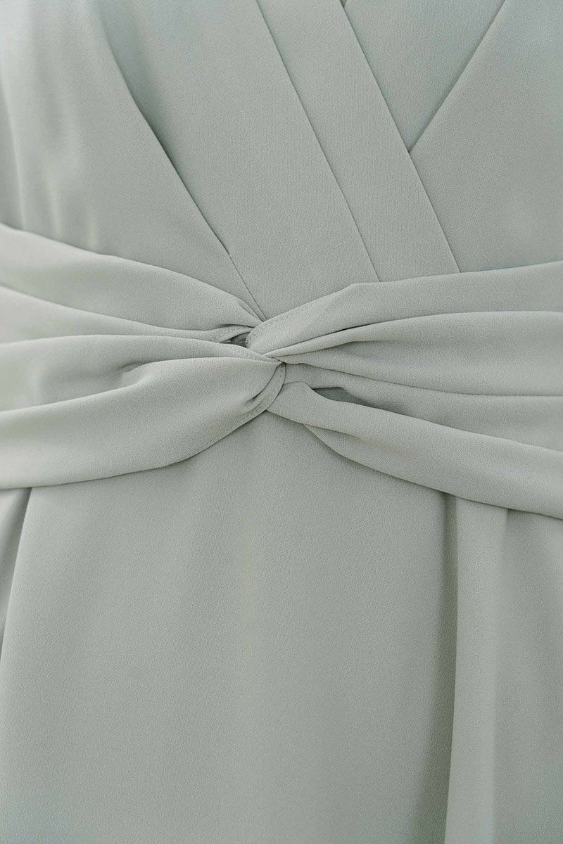 ライトグリーンのウエストモチーフカシュクールドレス