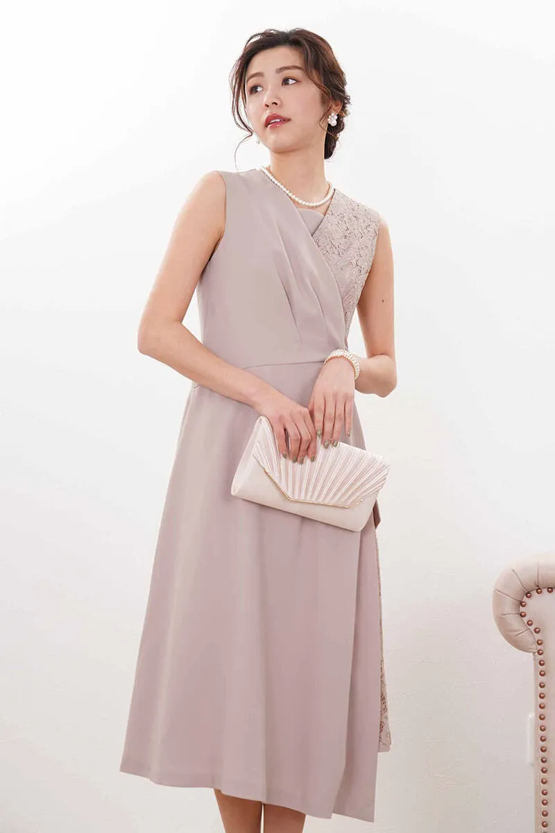 ベージュピンクのレース切替カシュクールドレス