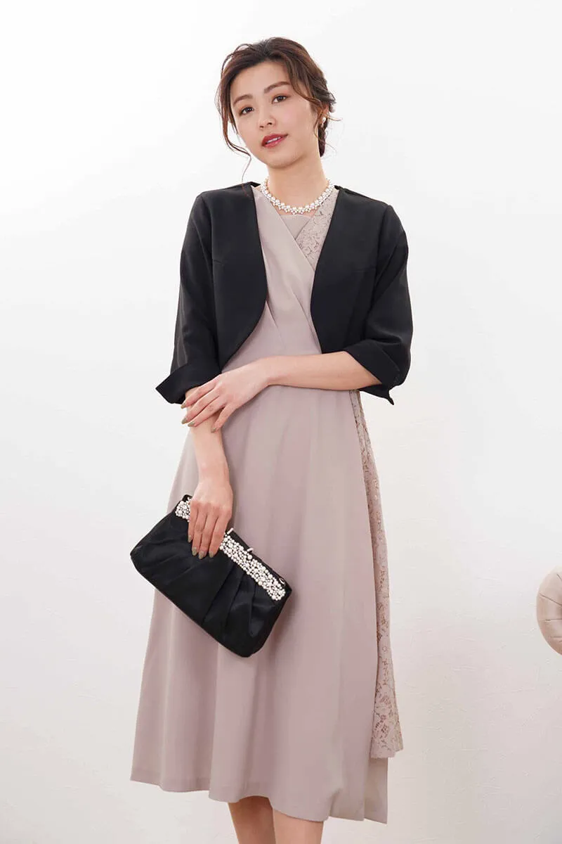 ベージュピンクのレース切替カシュクールドレス