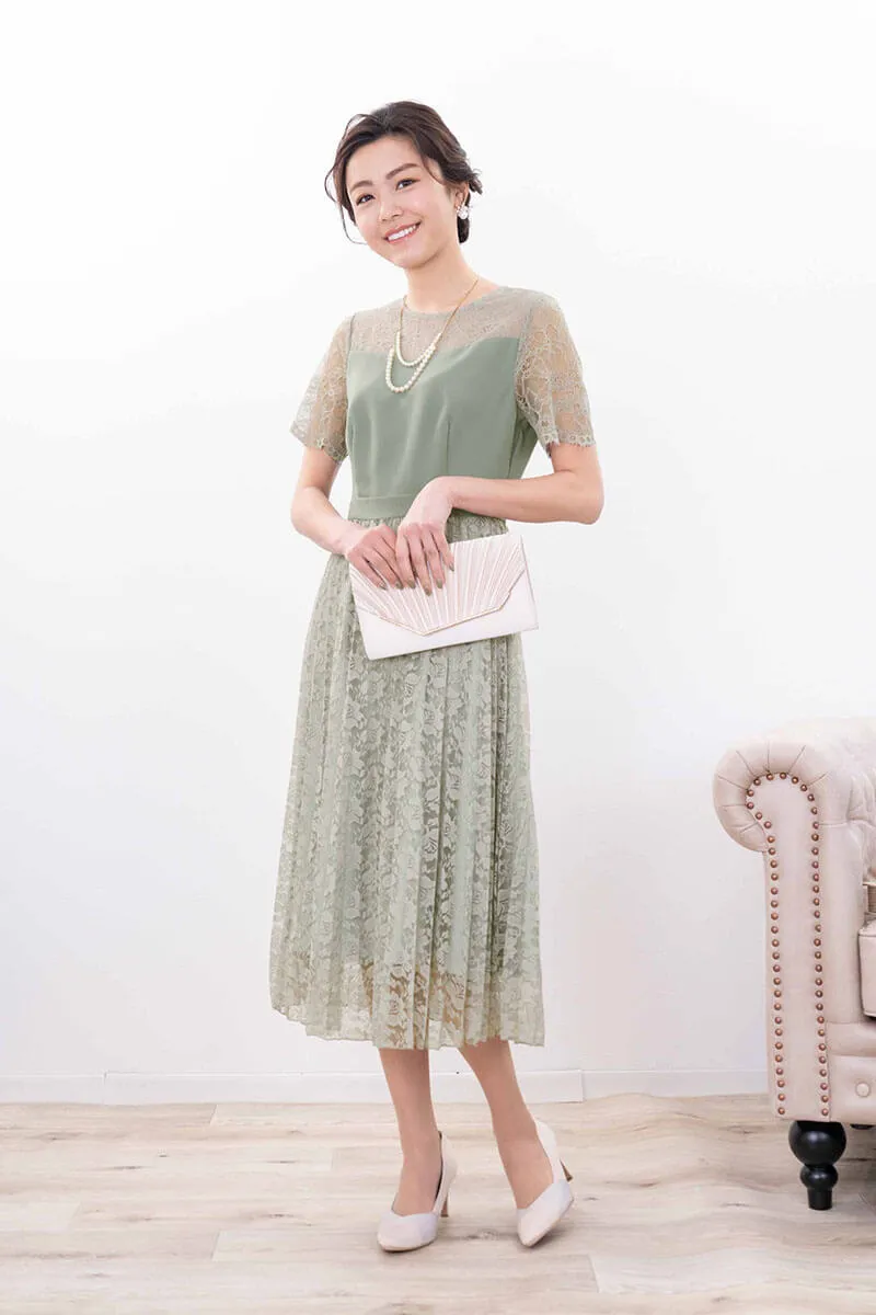 ライトグリーンの総レースプリーツドレス