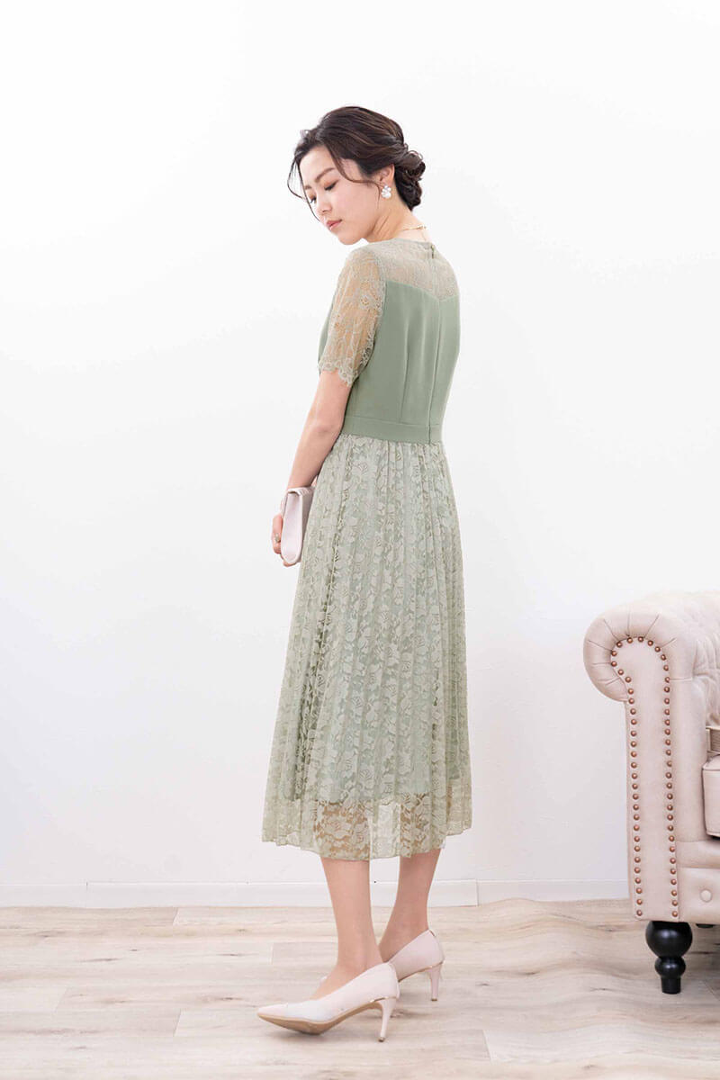 ライトグリーンの総レースプリーツドレス