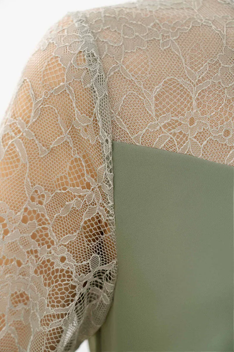 ライトグリーンの総レースプリーツドレス