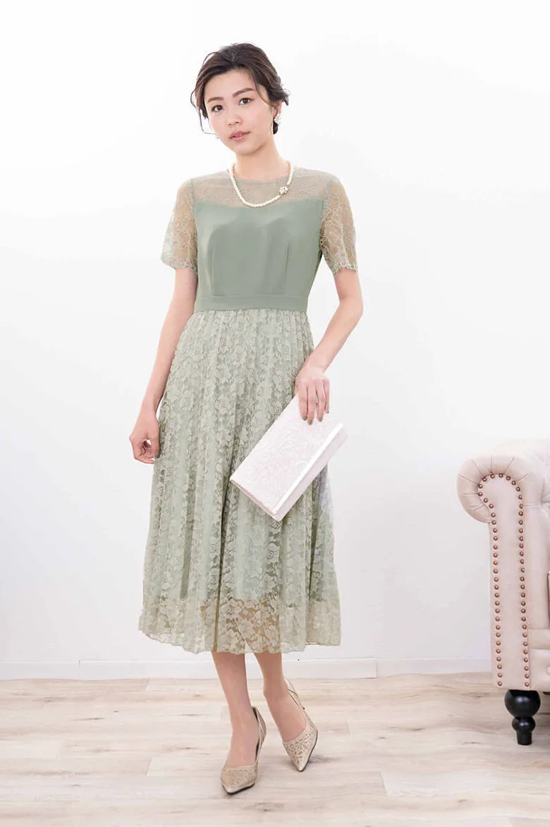 ライトグリーンの総レースプリーツドレス