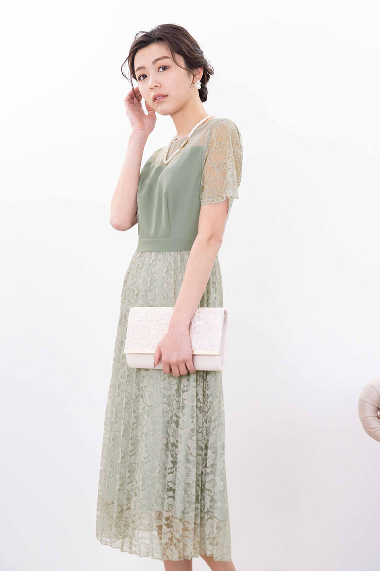 ライトグリーンの総レースプリーツドレス