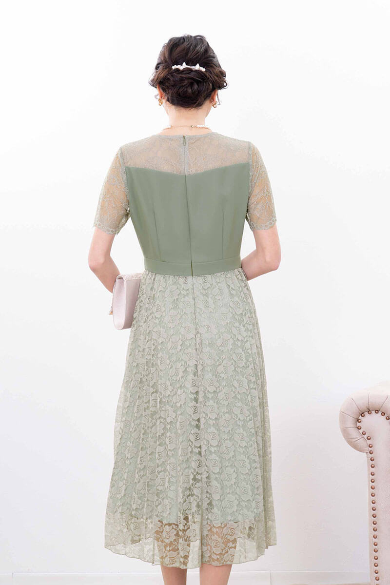ライトグリーンの総レースプリーツドレス