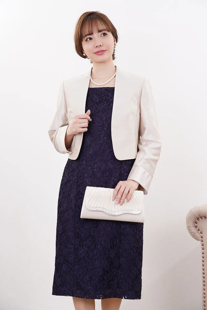 ベージュシャンタンの九分袖ボレロ