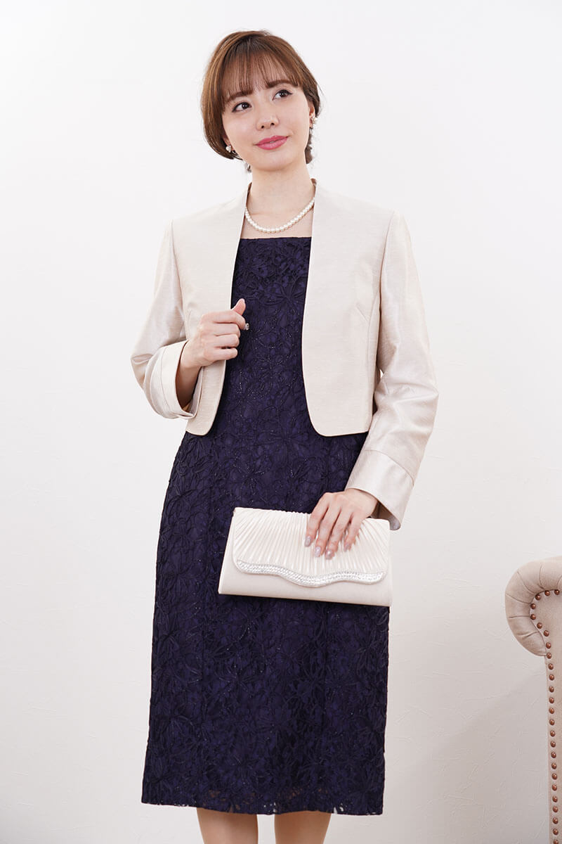 ベージュシャンタンの九分袖ボレロ