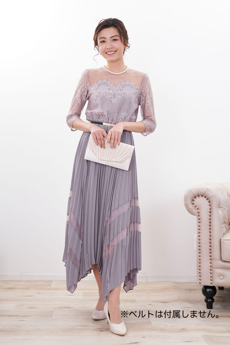 ベージュピンクのレース袖アシンメトリードレス