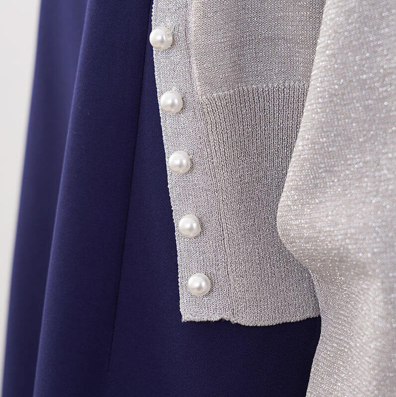 シルバーのラメ入りカーディガン