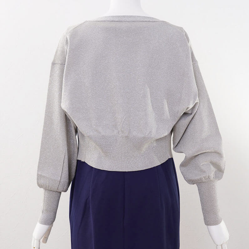 シルバーのラメ入りカーディガン