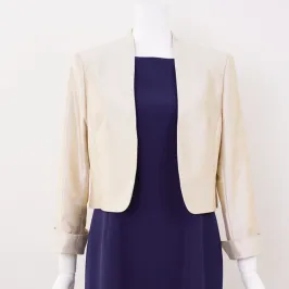 ベージュシャンタンの九分袖ボレロ