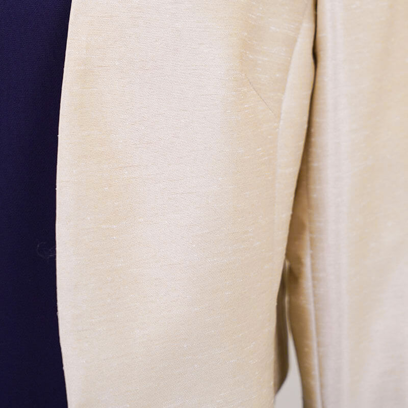 ベージュシャンタンの九分袖ボレロ