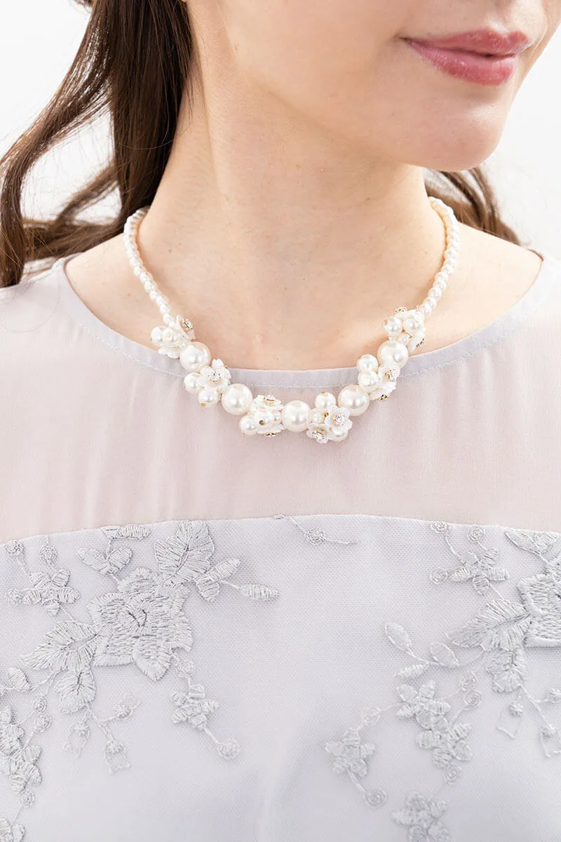 パールとお花モチーフのネックレス