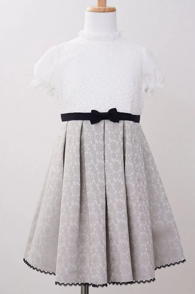 ベージュのレース×ジャガードキッズフォーマルセット