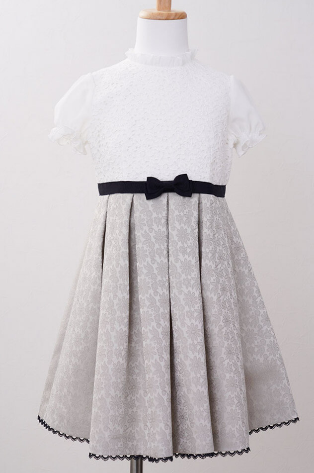 ベージュのレース×ジャガードキッズフォーマルセット