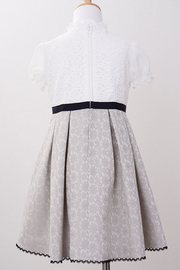 ベージュのレース×ジャガードキッズフォーマルセット