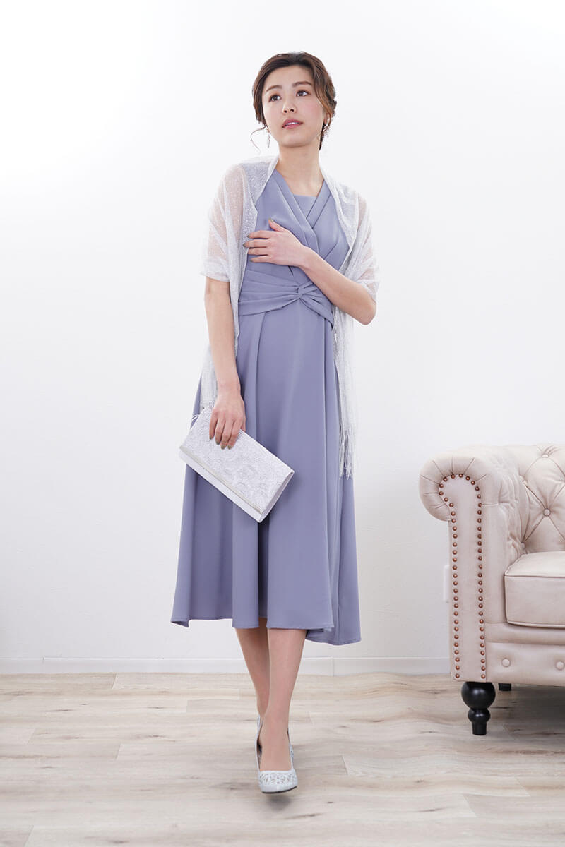 レースのシルバークラッチバッグ