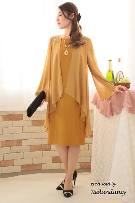 マスタードイエローのビジュー＆ドレープスリーブドレス