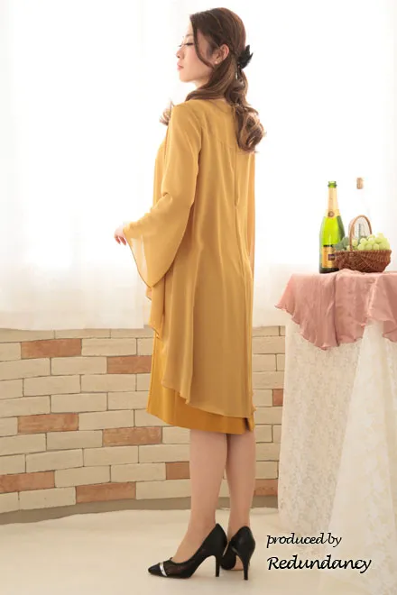 マスタードイエローのビジュー＆ドレープスリーブドレス
