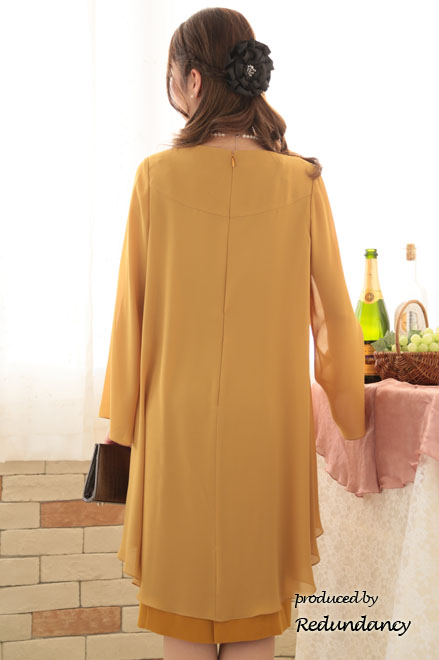 マスタードイエローのビジュー＆ドレープスリーブドレス