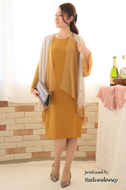 マスタードイエローのビジュー＆ドレープスリーブドレス
