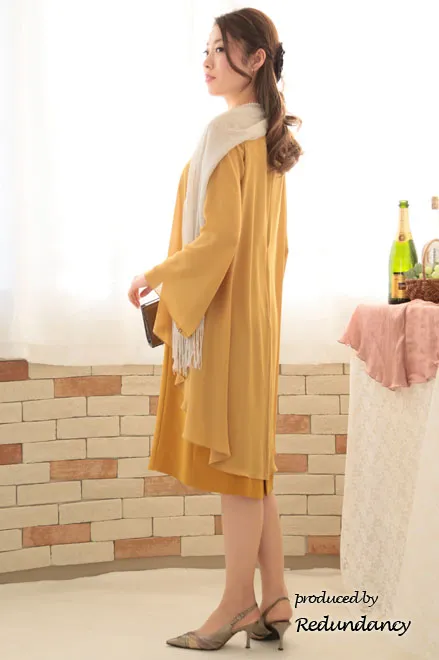 マスタードイエローのビジュー＆ドレープスリーブドレス