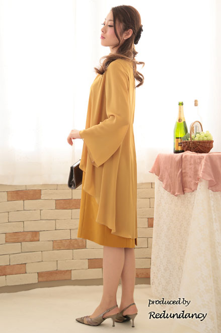 マスタードイエローのビジュー＆ドレープスリーブドレス