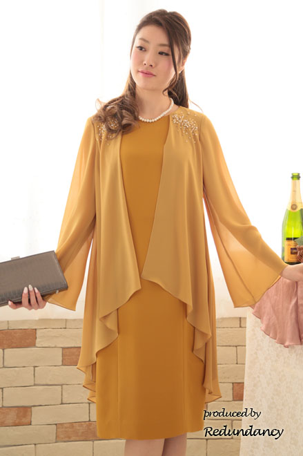 マスタードイエローのビジュー＆ドレープスリーブドレス