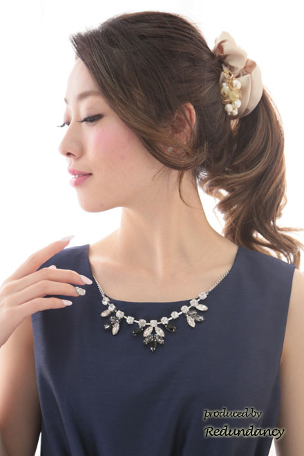 ネイビーのウエストリボンフレアドレス