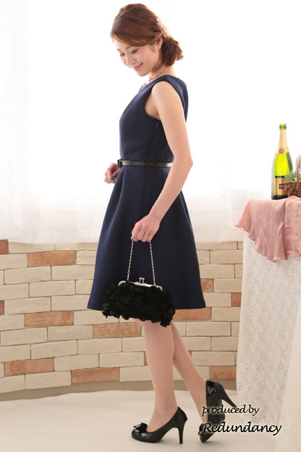 ネイビーのラウンドネックシンプルミニ丈ドレス