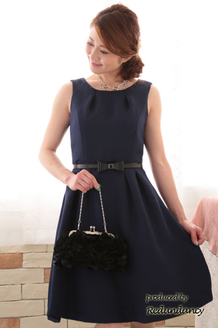 ネイビーのラウンドネックシンプルミニ丈ドレス