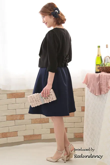 ネイビーのラウンドネックシンプルミニ丈ドレス