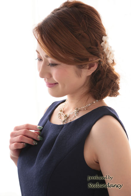 ネイビーのラウンドネックシンプルミニ丈ドレス