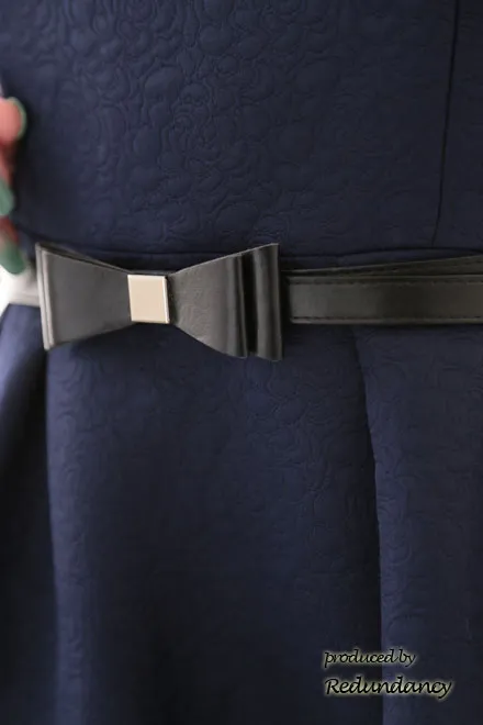 ネイビーのラウンドネックシンプルミニ丈ドレス