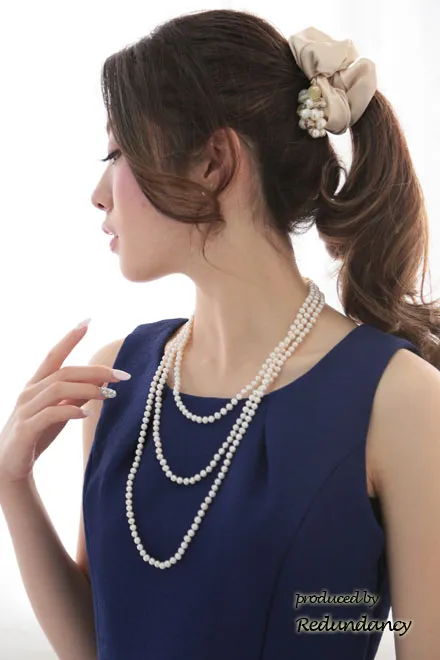 ダークブルーのラウンドネックシンプルミニ丈ドレス