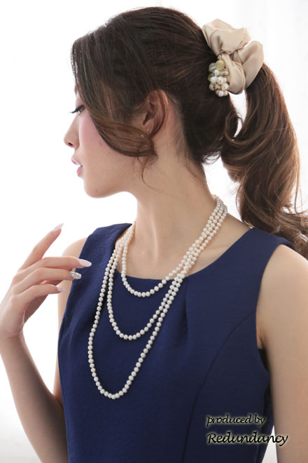 ダークブルーのラウンドネックシンプルミニ丈ドレス