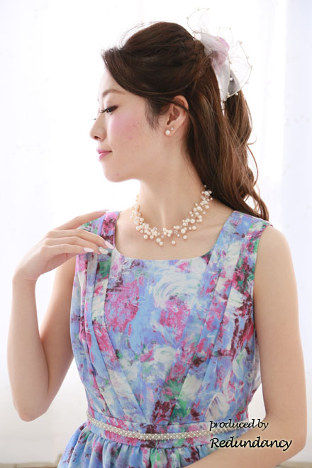 ブルーの油彩風花柄ドレスミディ丈ドレス