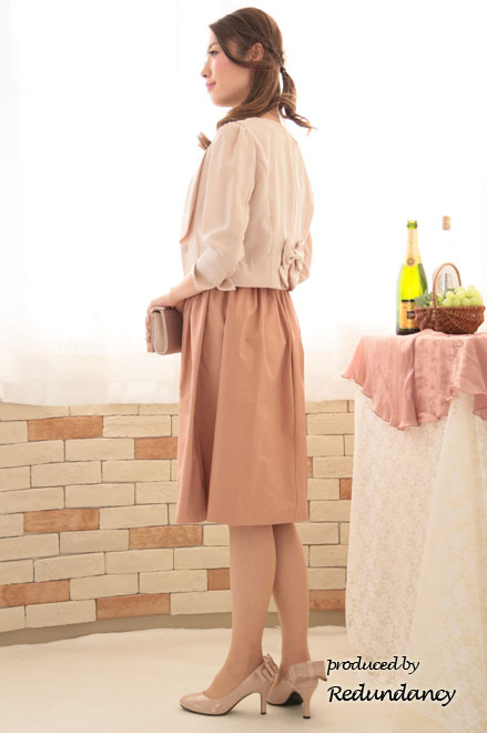 ピンクのウエストシャーリングミモレ丈ドレス