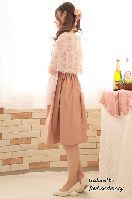 ピンクのウエストシャーリングミモレ丈ドレス