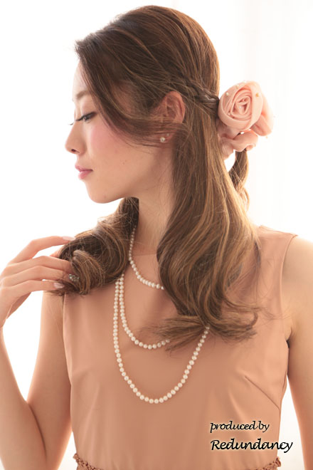 ピンクのウエストシャーリングミモレ丈ドレス