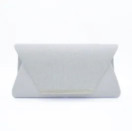 シルバーラメのクラッチバッグ