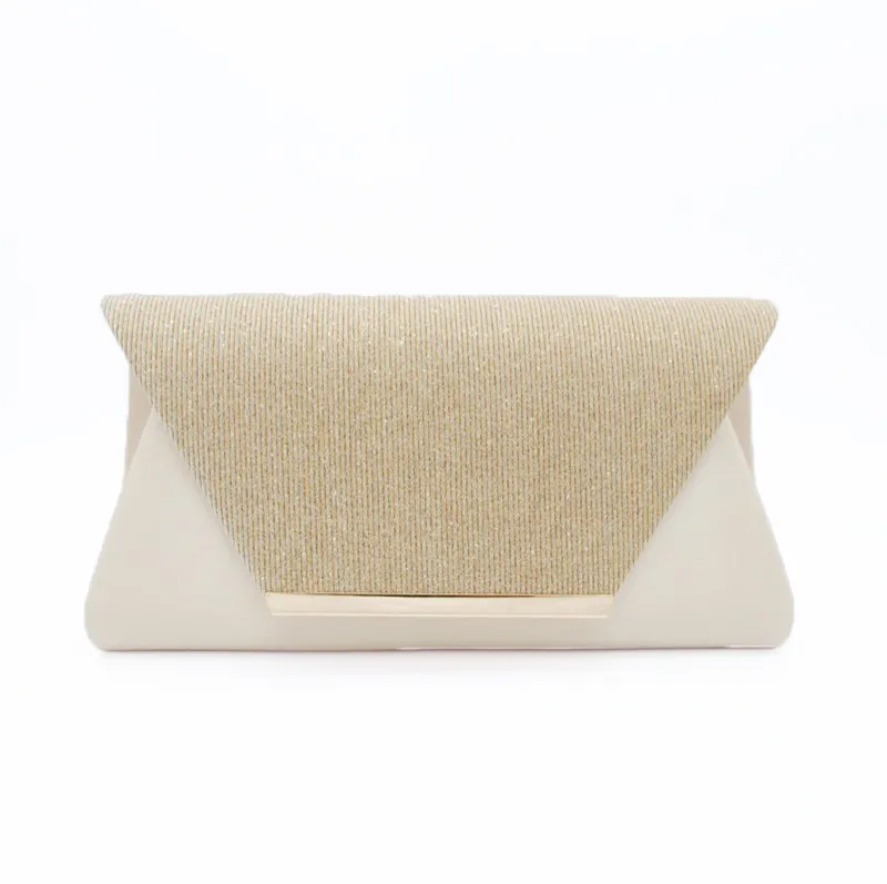 ゴールドラメのクラッチバッグ